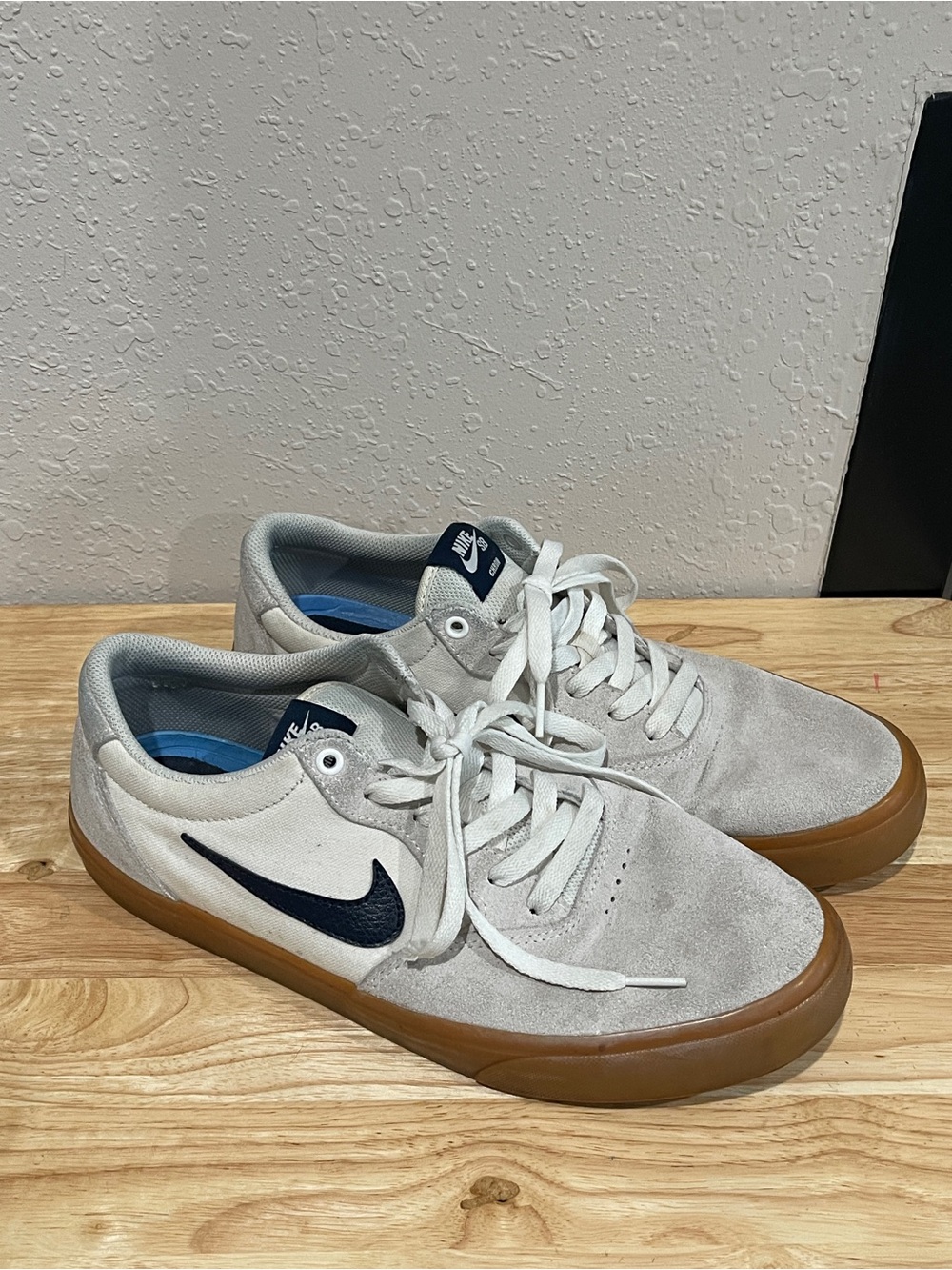 Nike Men’s Light Gray Suede Skate Shoes with Navy Swoosh and Gum Sole